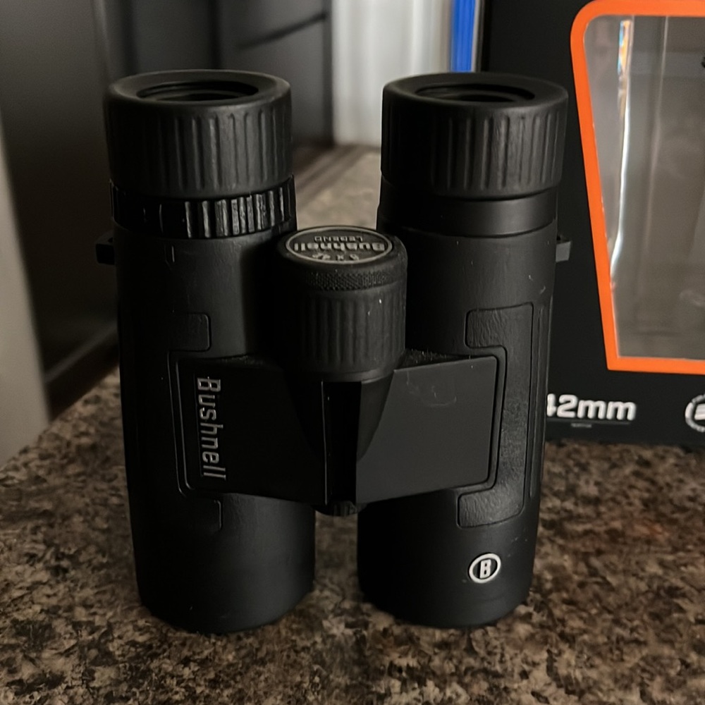 Bushnell Binoculars/LEGEND